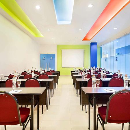 Ibis Budget Jakarta Cikini Exterior foto