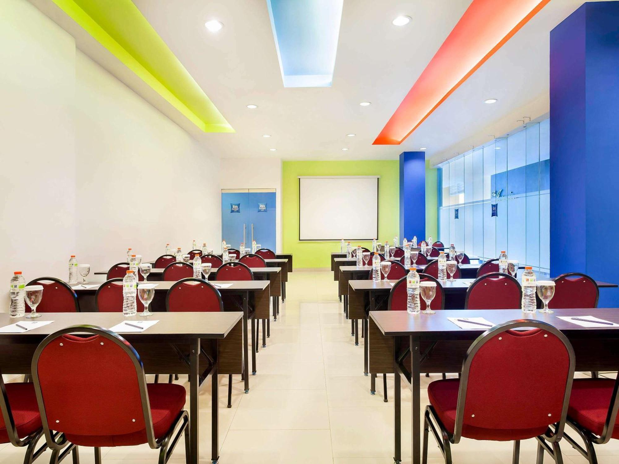 Ibis Budget Jakarta Cikini Exterior foto
