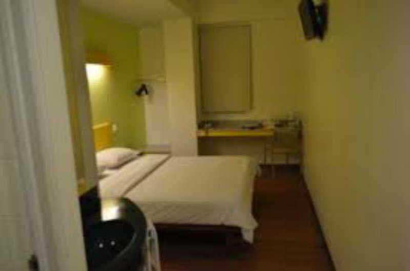Ibis Budget Jakarta Cikini Exterior foto